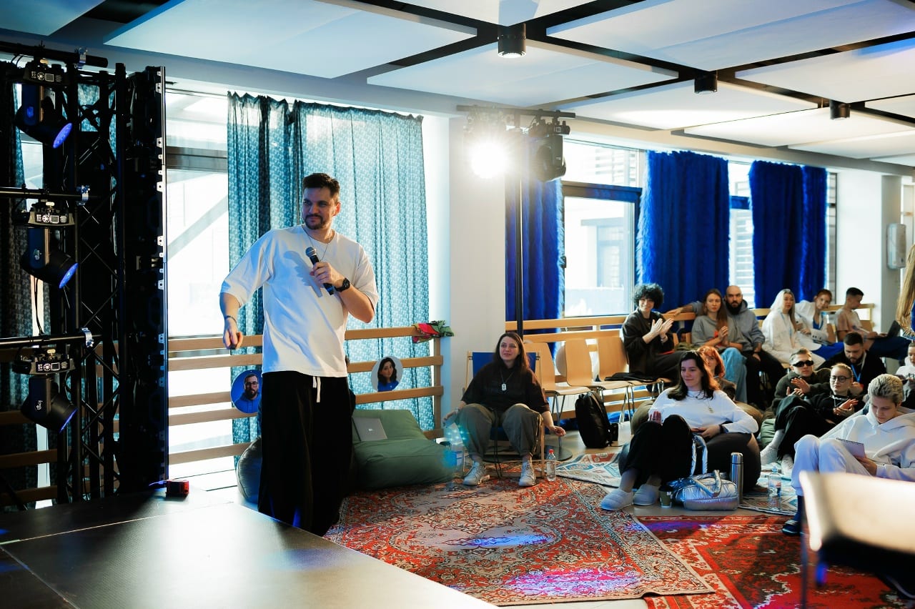 Egor Shugaev at a design-management workshop